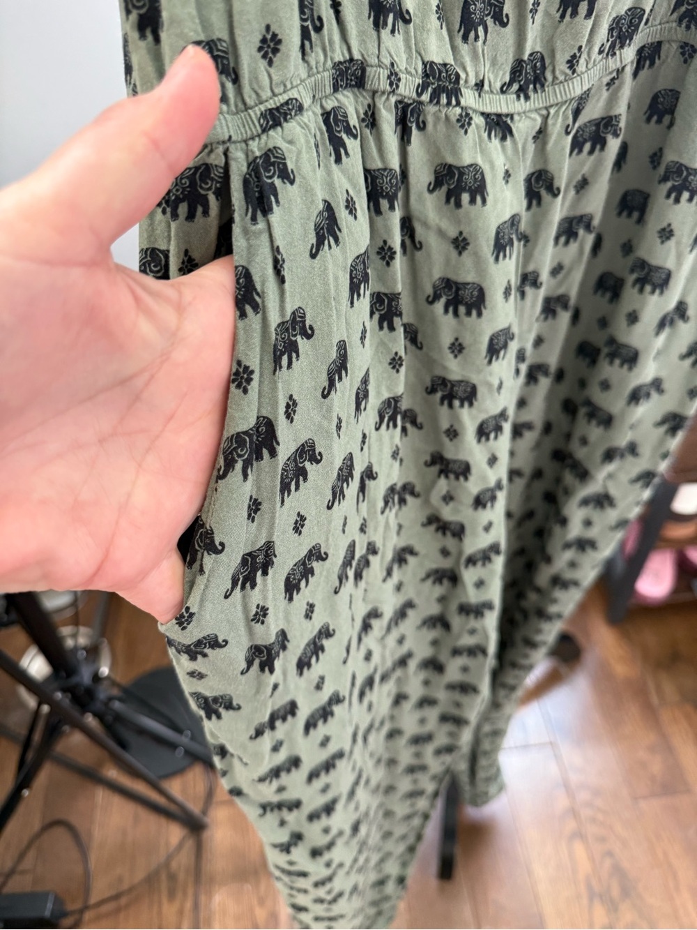 Olive green elephant jumpsuit size small elastic waist adjustable straps - Picture 5 of 9